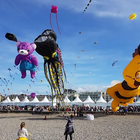 Windsor Contact Hotel