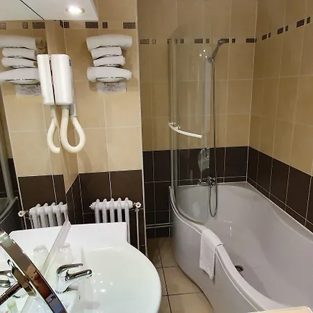 Windsor Contact Hotell 3*