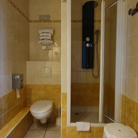 Windsor Contact Hotel